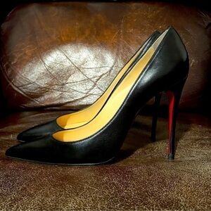 Christian Louboutin Pigalle Follies pumps 100mm Black Napa leather. EU37.5